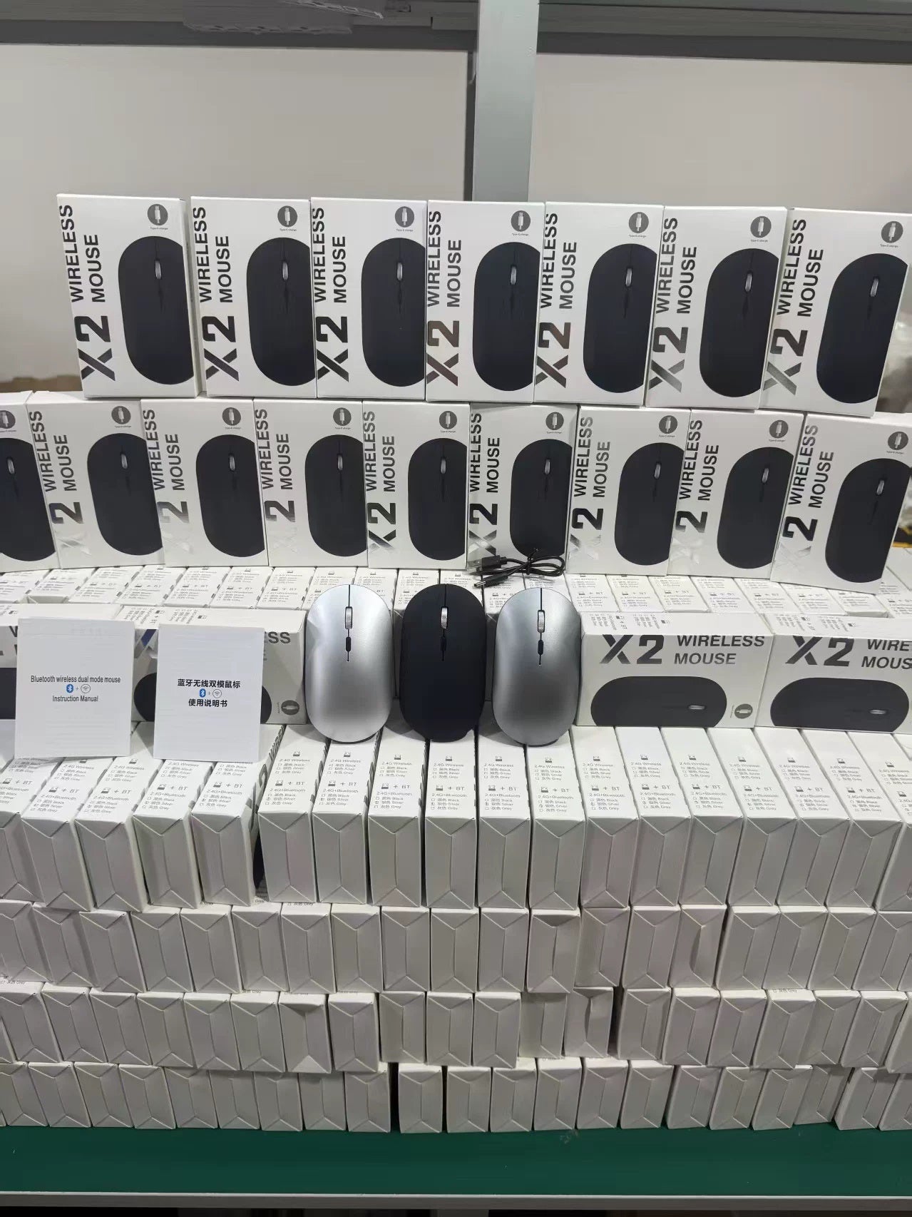 Souris Sans Fil & Bluetooth RechargeableSouris Sans Fil Rechargeable Bluetooth – Silencieuse, Ergonomique, Multi-Appareils